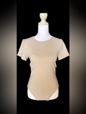 Aritzia Babaton Body Contour Bodysuit Nude Beige Short Sleeve Size L